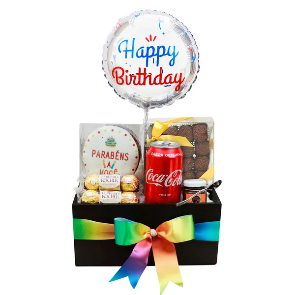 Caixa preta de aniversario com balao, bolo e chocolates